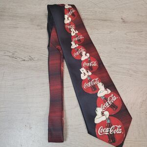 Vintage Coca Cola Polar Bear Mens Neck Tie 100% Polyester Very Nice Condition
